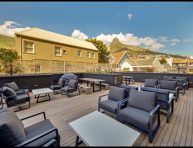 1 BEDROOM APARTMENT TO LET IN SEA POINT